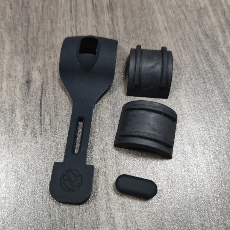 成鑫客户原始硅橡胶样件照片，结构参考